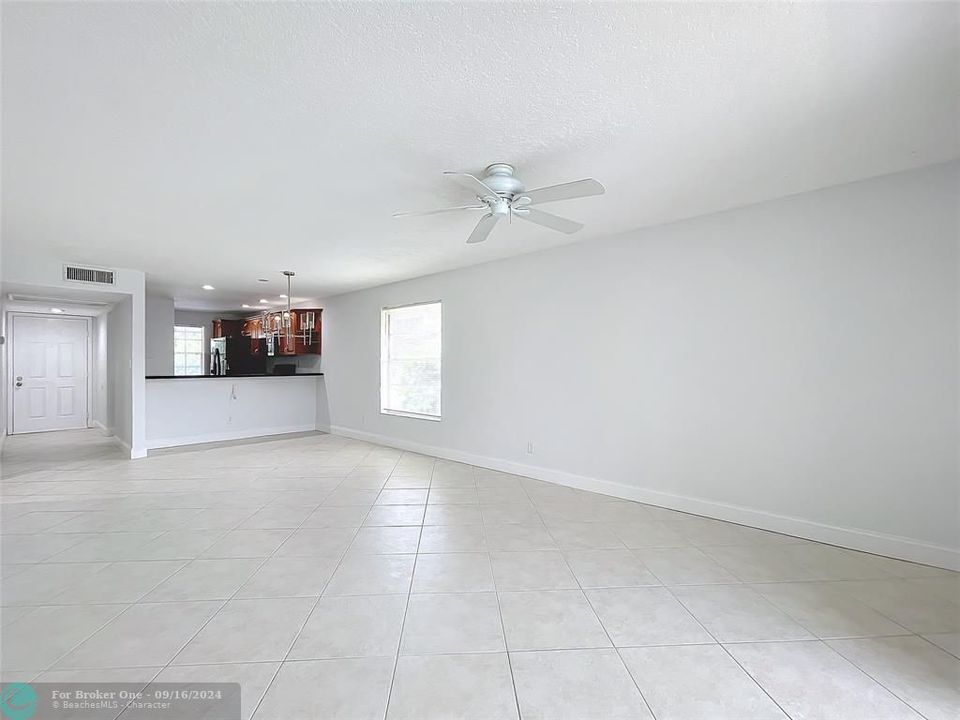 For Sale: $219,000 (2 beds, 2 baths, 965 Square Feet)