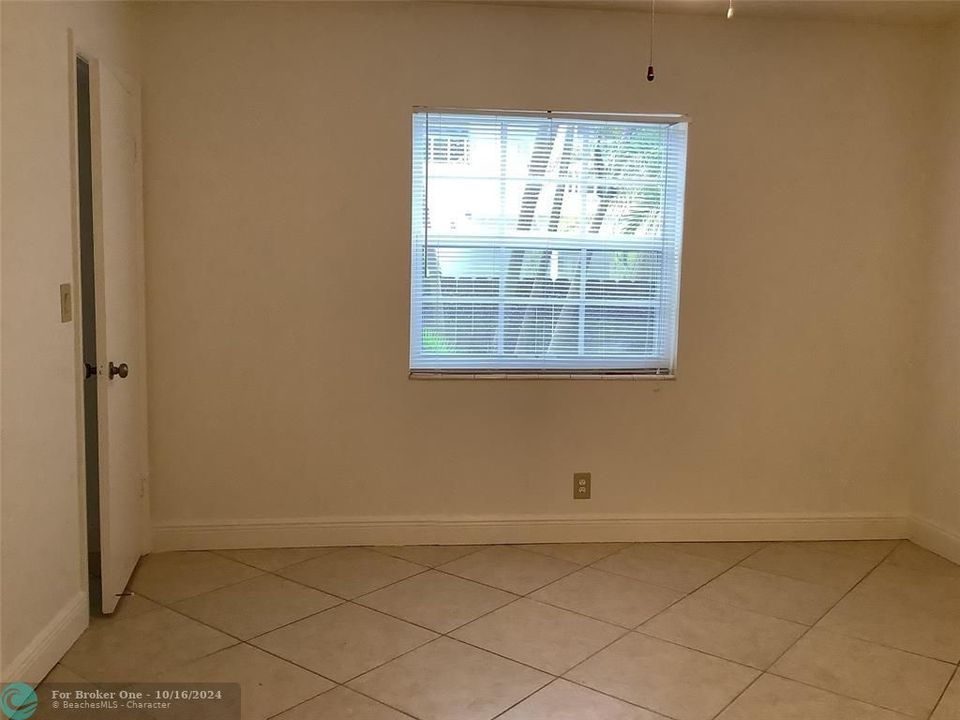 For Rent: $1,800 (1 beds, 1 baths, 685 Square Feet)