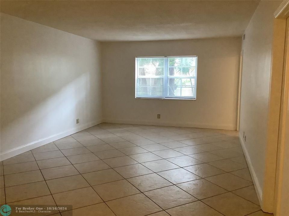 For Rent: $1,800 (1 beds, 1 baths, 685 Square Feet)