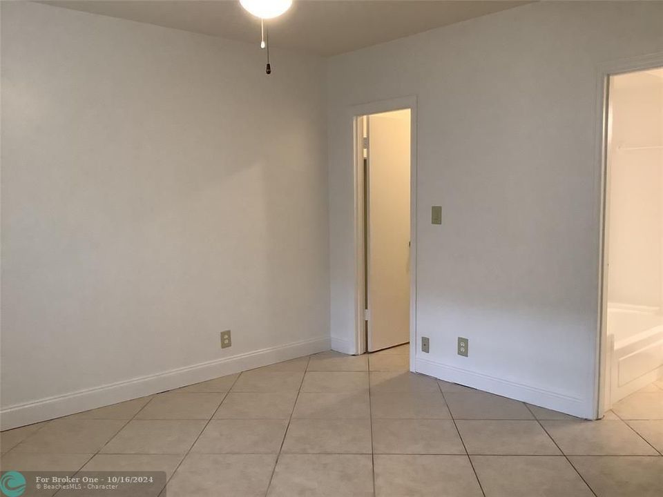 For Rent: $1,800 (1 beds, 1 baths, 685 Square Feet)