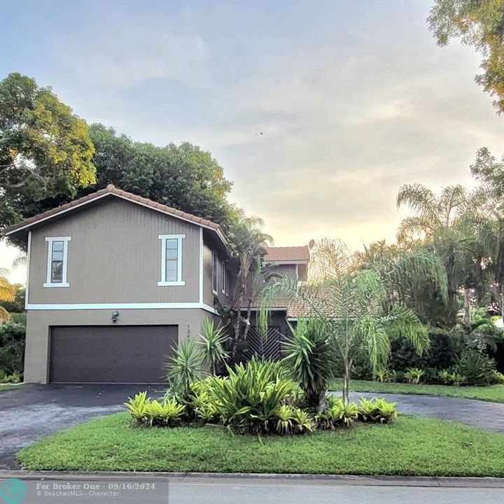 For Sale: $785,000 (4 beds, 2 baths, 2137 Square Feet)