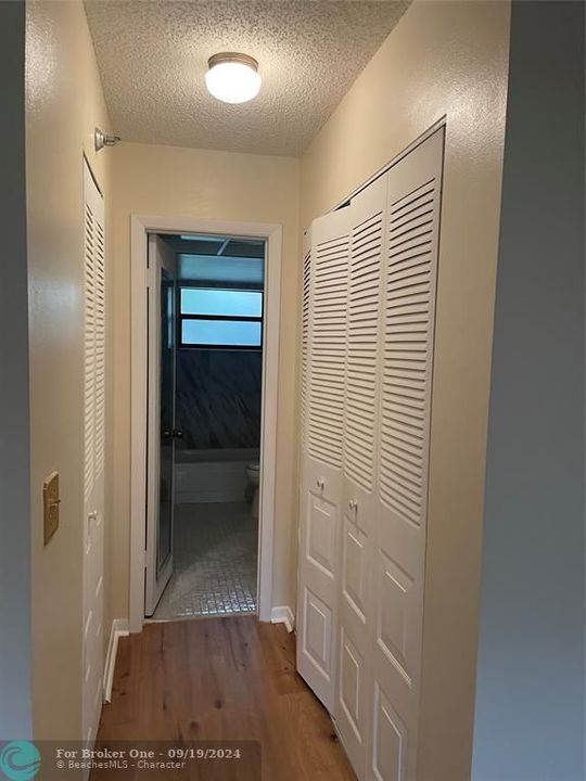 For Rent: $1,600 (1 beds, 1 baths, 900 Square Feet)