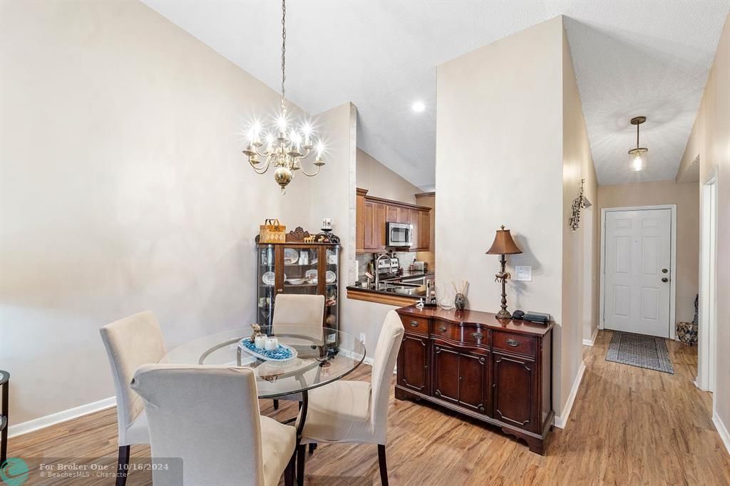 For Sale: $350,000 (2 beds, 2 baths, 1411 Square Feet)