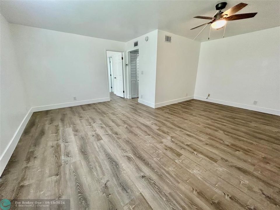 For Rent: $1,650 (1 beds, 1 baths, 610 Square Feet)