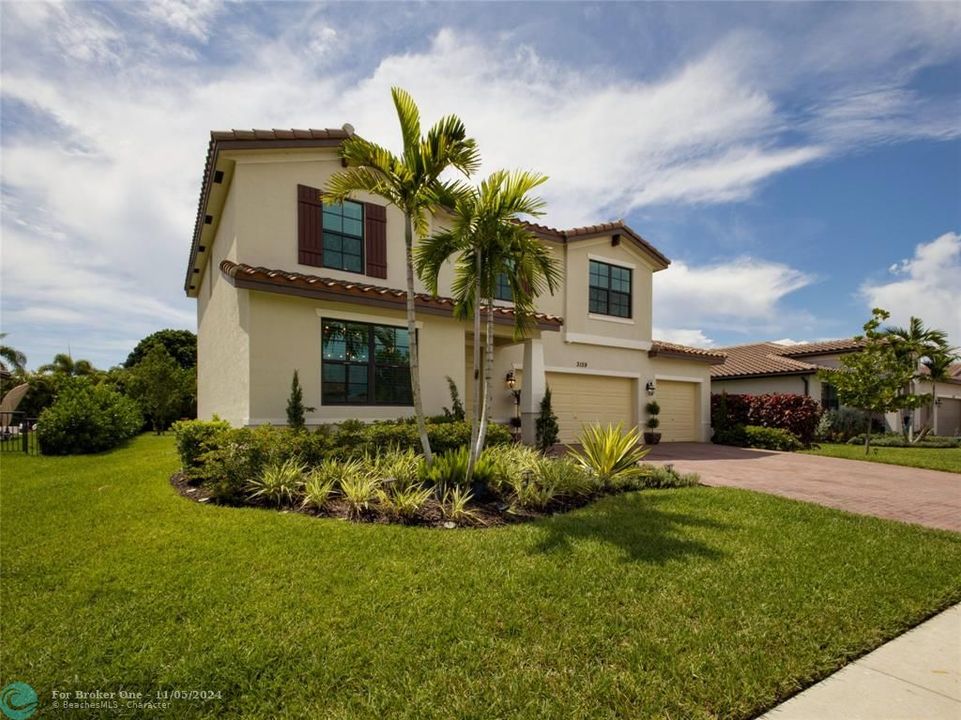 For Sale: $899,900 (5 beds, 2 baths, 3065 Square Feet)