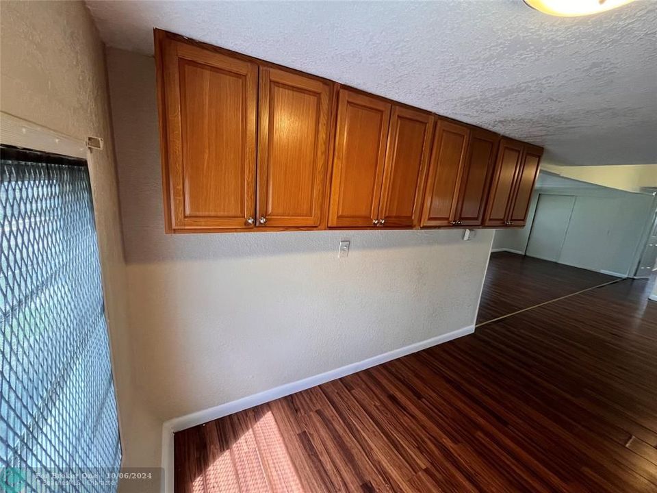 For Rent: $2,100 (3 beds, 1 baths, 738 Square Feet)