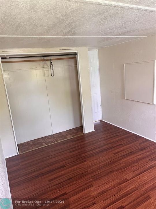 For Rent: $2,100 (3 beds, 1 baths, 738 Square Feet)