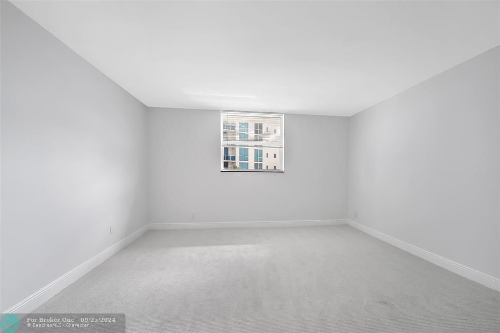 For Sale: $259,000 (1 beds, 1 baths, 700 Square Feet)