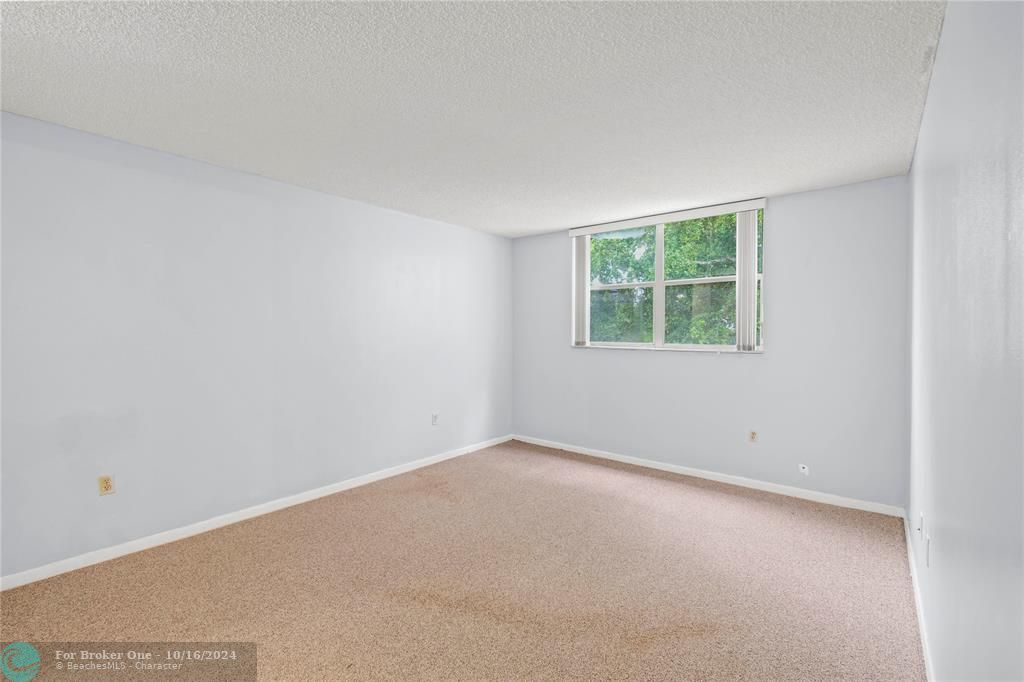 For Sale: $95,000 (1 beds, 1 baths, 750 Square Feet)