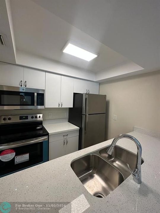 For Rent: $2,000 (2 beds, 2 baths, 933 Square Feet)