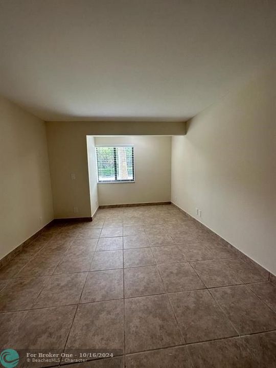 For Rent: $2,000 (2 beds, 2 baths, 933 Square Feet)