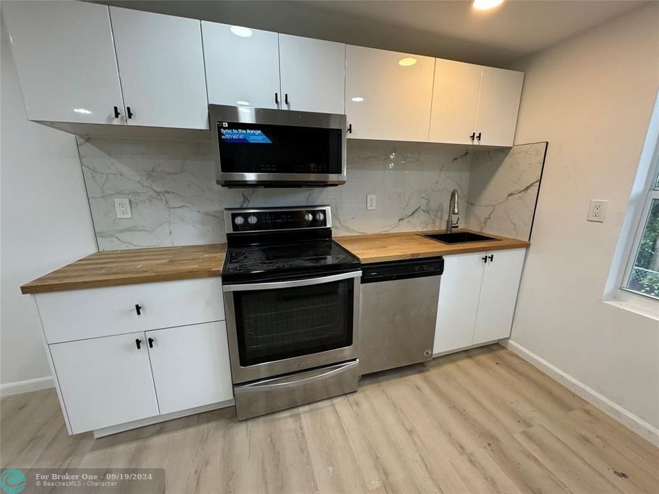 For Rent: $1,700 (1 beds, 1 baths, 3187 Square Feet)