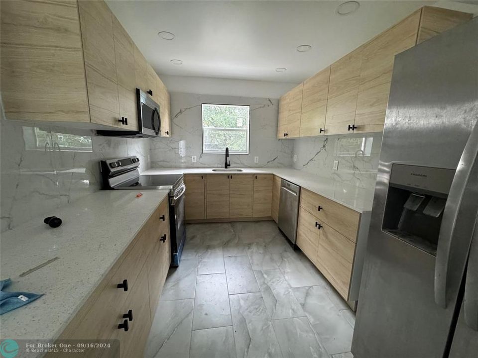 For Sale: $3,500 (3 beds, 2 baths, 3187 Square Feet)