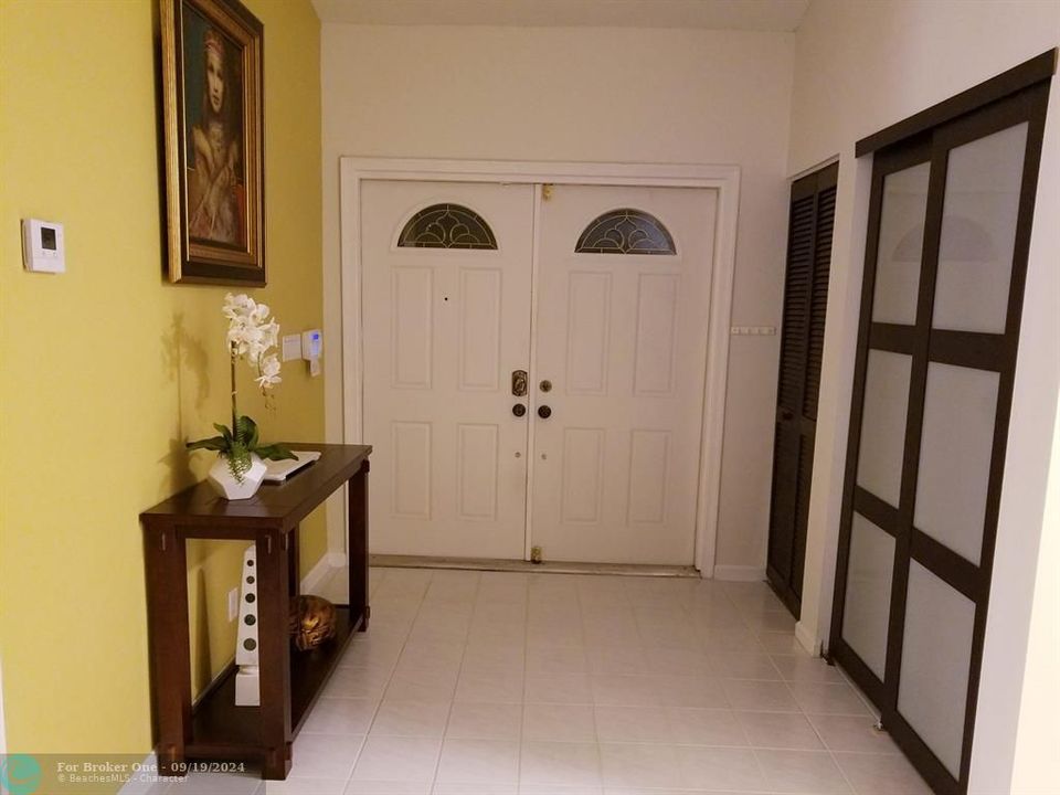 En Venta: $650,000 (3 camas, 2 baños, 1930 Pies cuadrados)