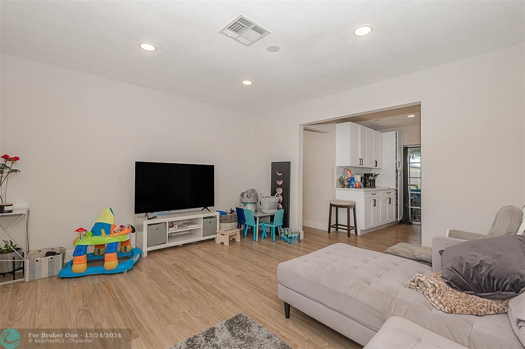 Active With Contract: $685,000 (0 beds, 0 baths, 1600 Square Feet)