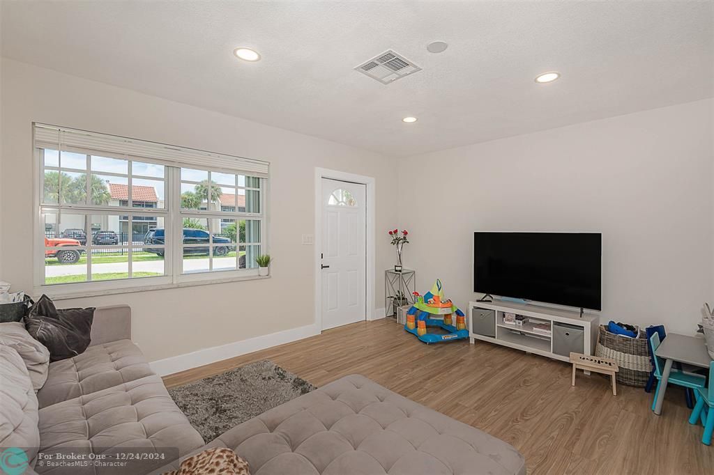 Active With Contract: $685,000 (0 beds, 0 baths, 1600 Square Feet)