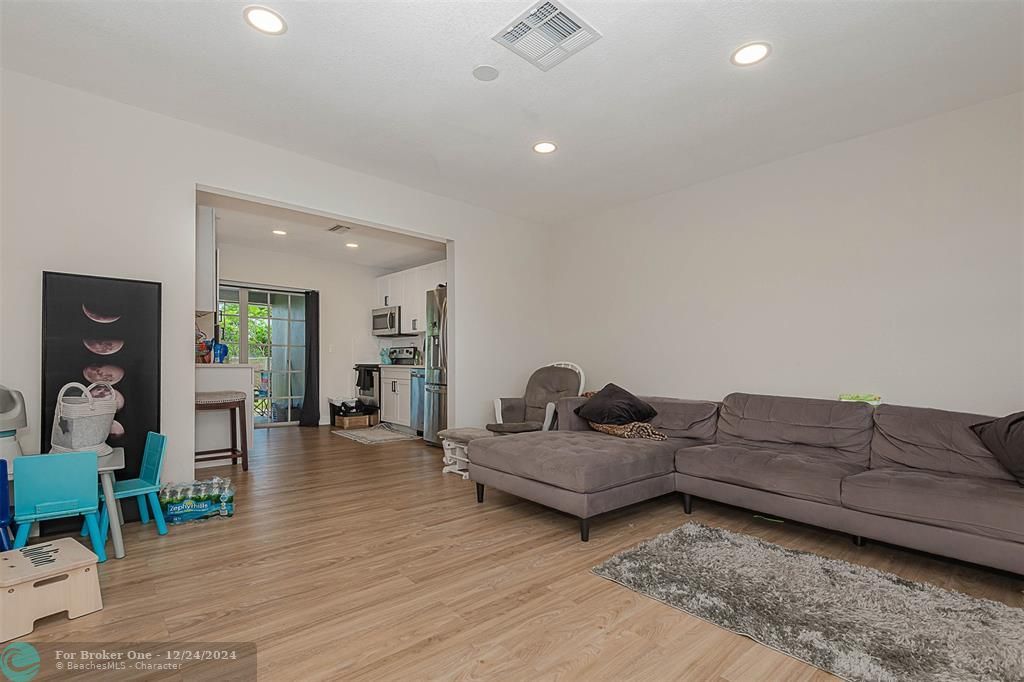 Active With Contract: $685,000 (0 beds, 0 baths, 1600 Square Feet)