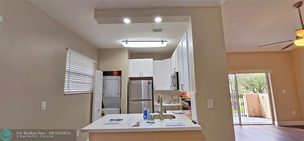 Active With Contract: $2,600 (3 beds, 2 baths, 1123 Square Feet)