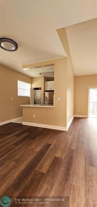 Active With Contract: $2,600 (3 beds, 2 baths, 1123 Square Feet)