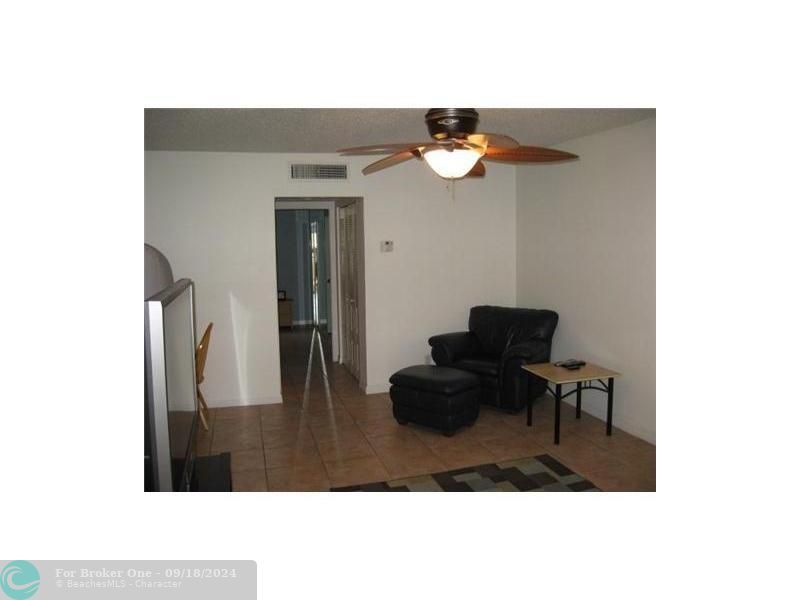 For Rent: $1,650 (1 beds, 1 baths, 690 Square Feet)