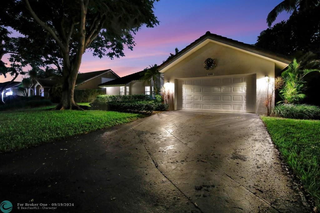 For Sale: $825,000 (4 beds, 2 baths, 2217 Square Feet)