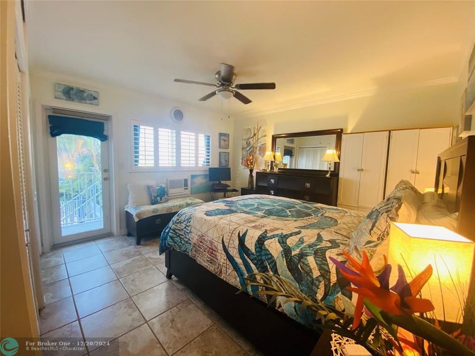 Active With Contract: $2,200 (1 beds, 1 baths, 600 Square Feet)