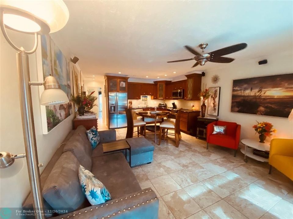 Active With Contract: $2,200 (1 beds, 1 baths, 600 Square Feet)