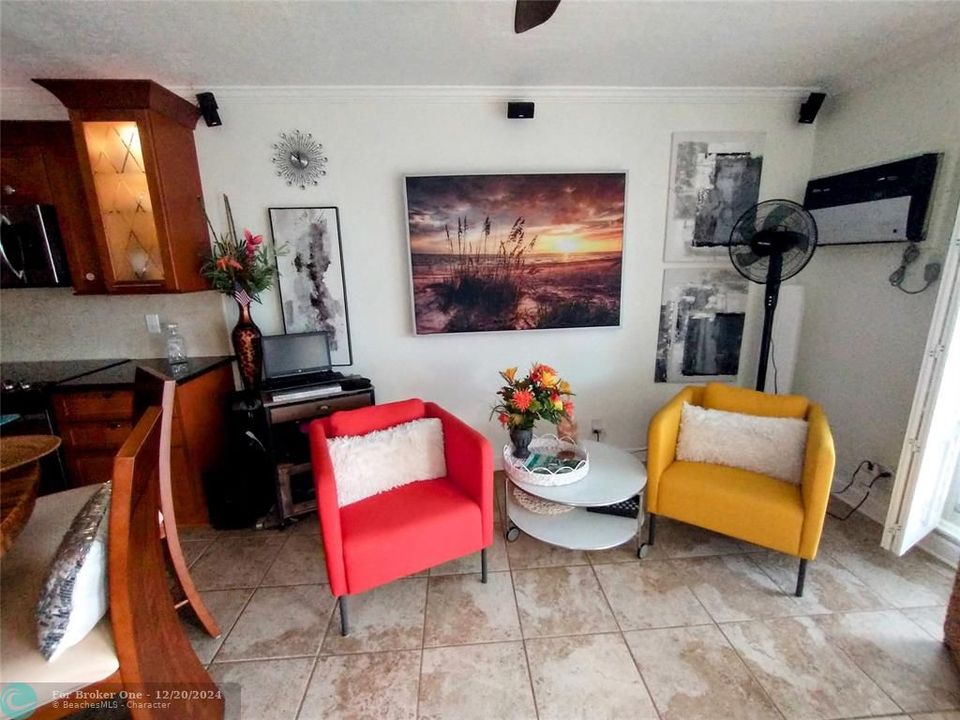 Active With Contract: $2,200 (1 beds, 1 baths, 600 Square Feet)