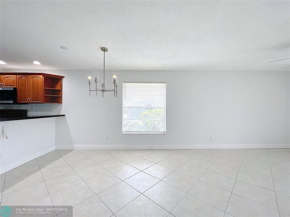 For Rent: $2,200 (2 beds, 2 baths, 965 Square Feet)