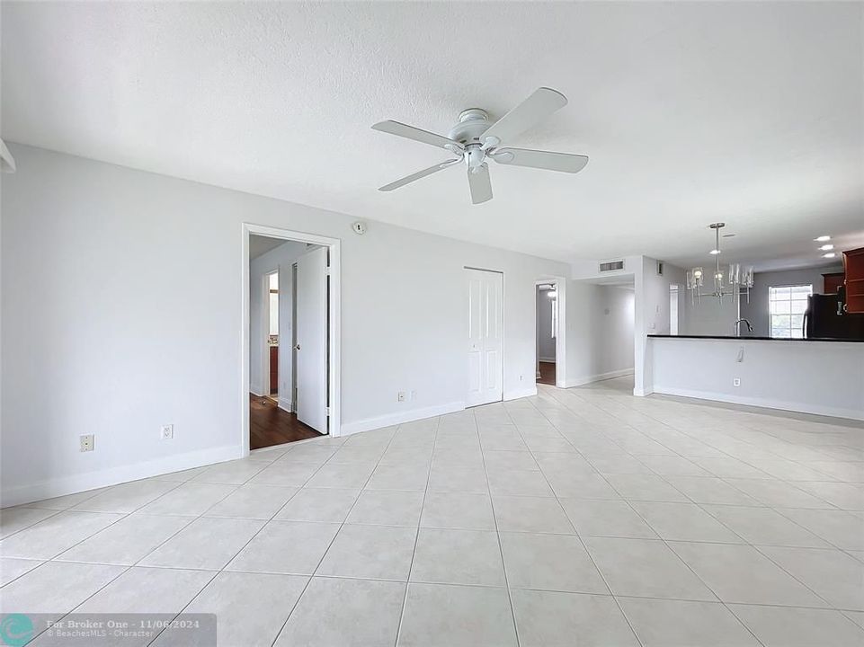 For Rent: $2,200 (2 beds, 2 baths, 965 Square Feet)