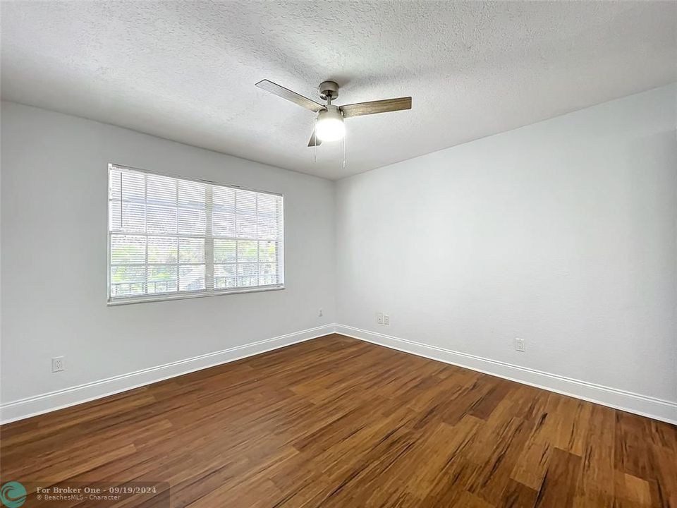 For Rent: $2,200 (2 beds, 2 baths, 965 Square Feet)