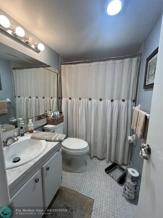 For Sale: $190,000 (2 beds, 2 baths, 920 Square Feet)