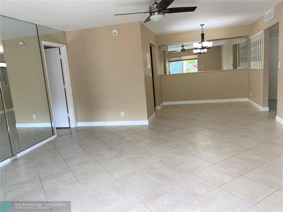 For Rent: $1,900 (2 beds, 2 baths, 1100 Square Feet)