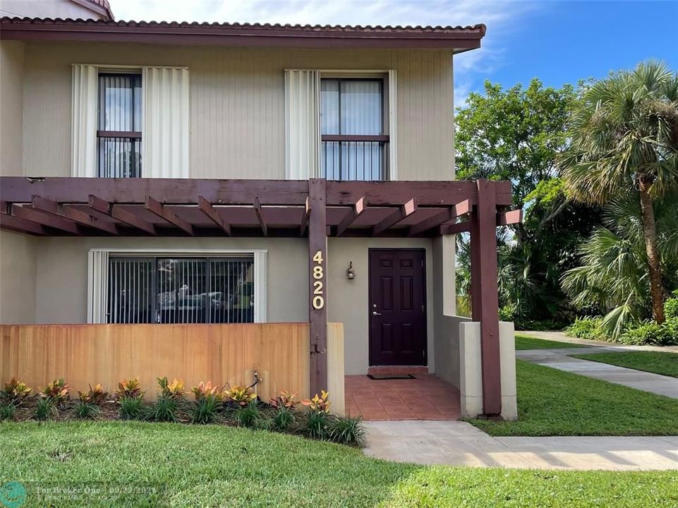 En Venta: $459,900 (4 camas, 2 baños, 2100 Pies cuadrados)