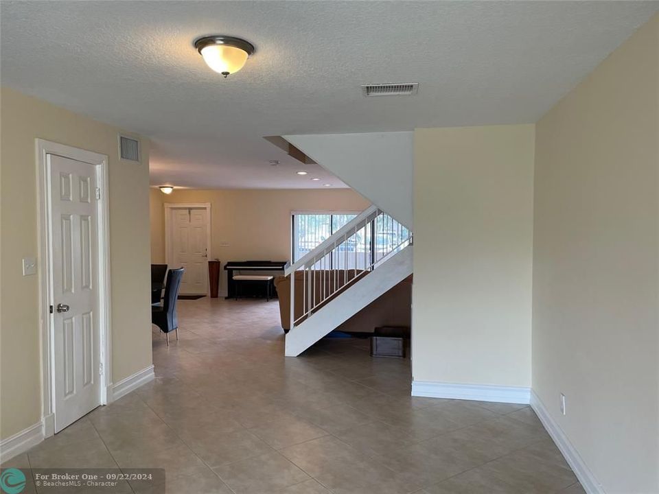 For Sale: $459,900 (4 beds, 2 baths, 2100 Square Feet)