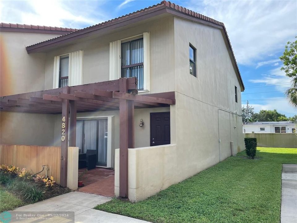 En Venta: $459,900 (4 camas, 2 baños, 2100 Pies cuadrados)