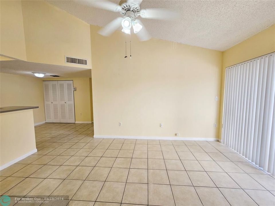 For Rent: $1,775 (1 beds, 1 baths, 679 Square Feet)