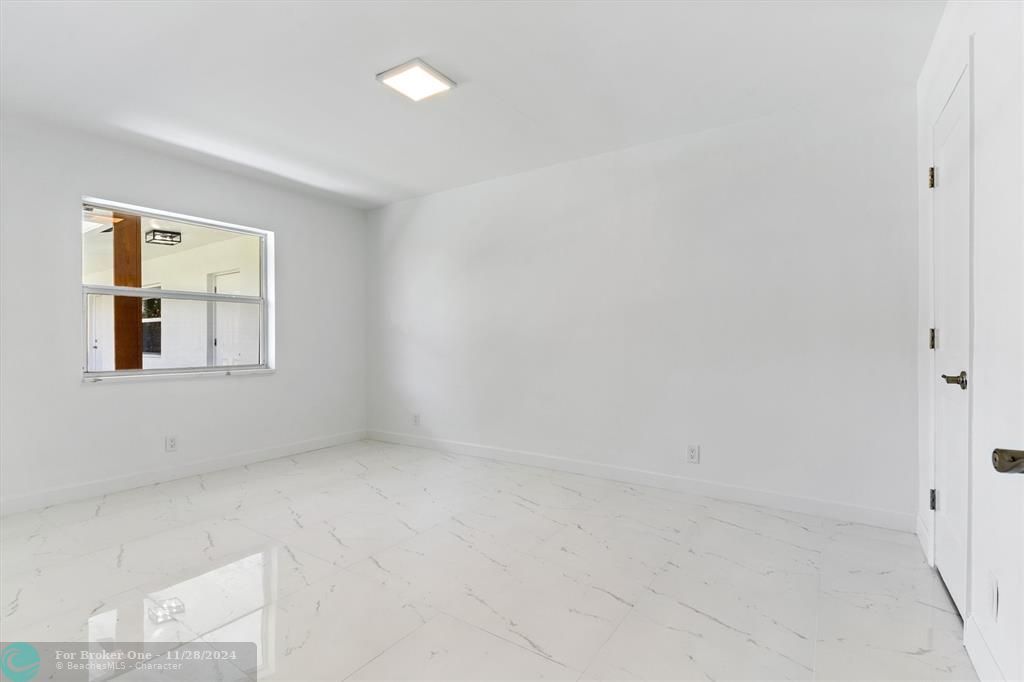 Recently Sold: $1,900 (1 beds, 1 baths, 650 Square Feet)