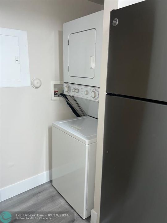 Active With Contract: $1,795 (1 beds, 1 baths, 0 Square Feet)