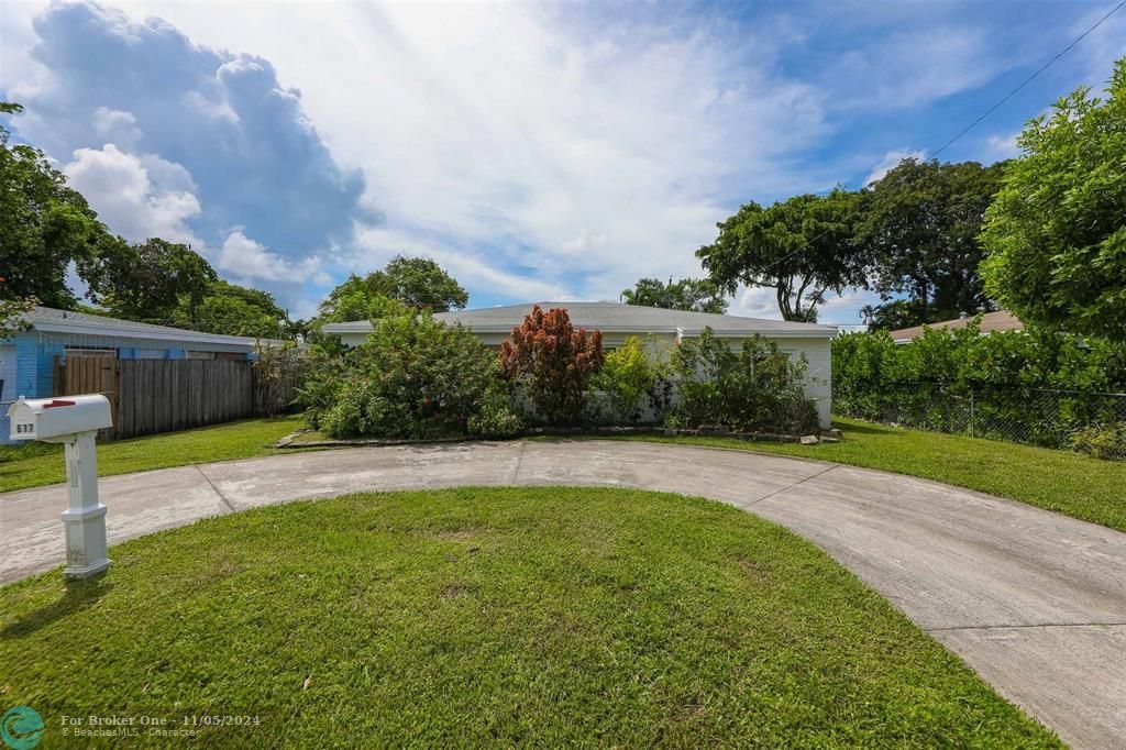 Active With Contract: $365,000 (3 beds, 2 baths, 1232 Square Feet)