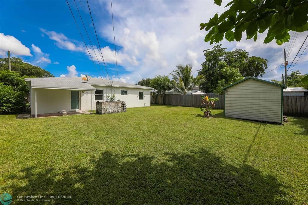 Active With Contract: $365,000 (3 beds, 2 baths, 1232 Square Feet)