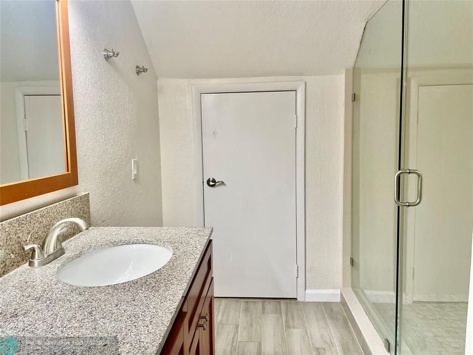 For Sale: $229,000 (1 beds, 2 baths, 950 Square Feet)