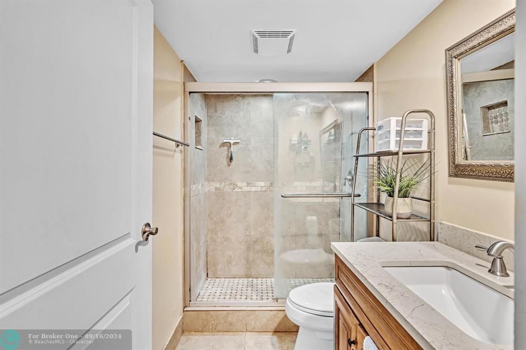 For Sale: $294,900 (2 beds, 2 baths, 957 Square Feet)