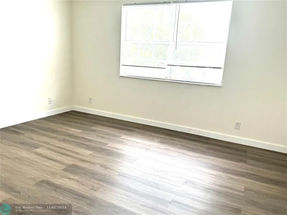 For Rent: $2,100 (2 beds, 2 baths, 985 Square Feet)