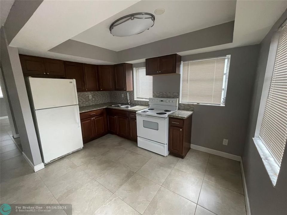 For Sale: $1,600 (1 beds, 1 baths, 0 Square Feet)