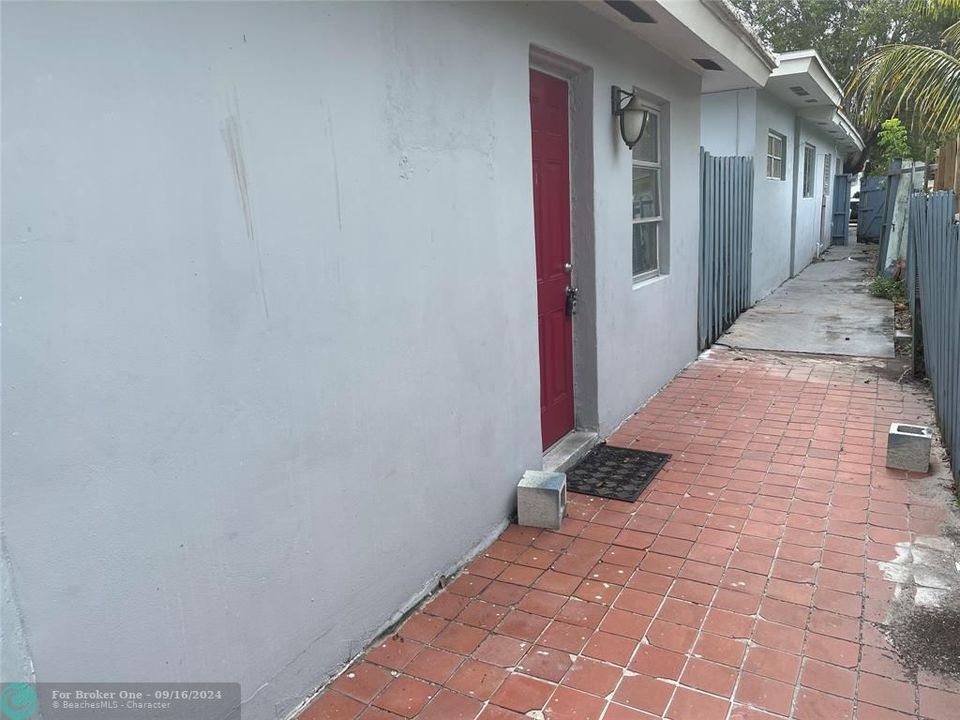 For Sale: $1,600 (1 beds, 1 baths, 0 Square Feet)