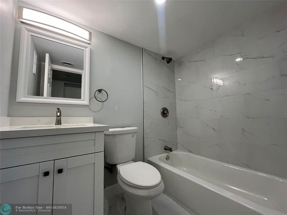 For Sale: $249,000 (2 beds, 2 baths, 770 Square Feet)