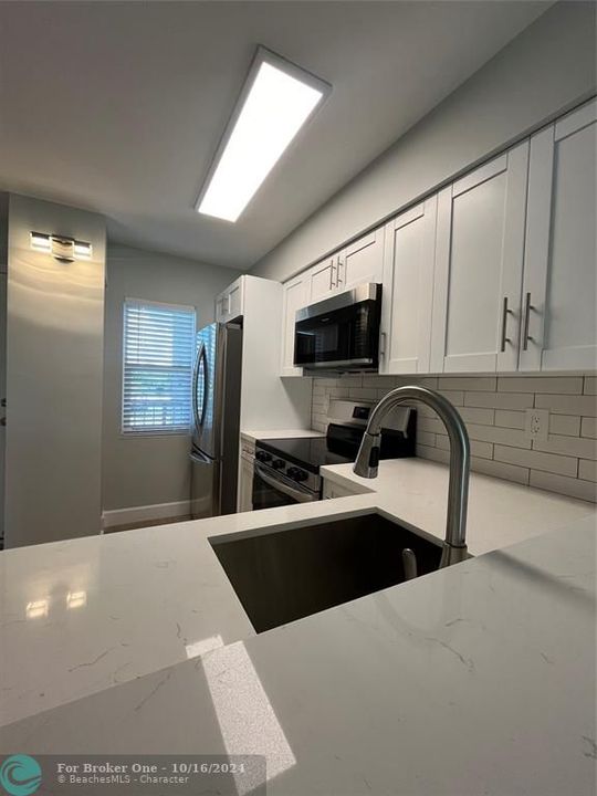 For Sale: $249,000 (2 beds, 2 baths, 770 Square Feet)