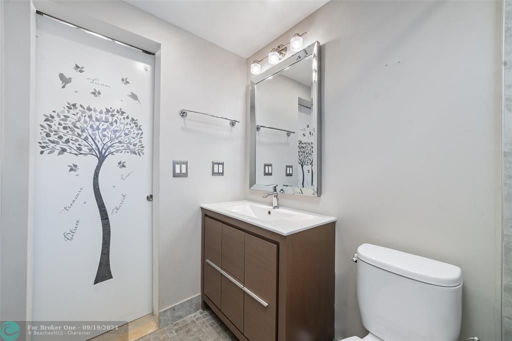 For Sale: $139,900 (1 beds, 1 baths, 727 Square Feet)