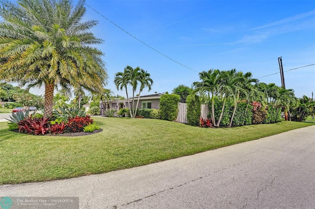 For Sale: $929,000 (3 beds, 2 baths, 1624 Square Feet)